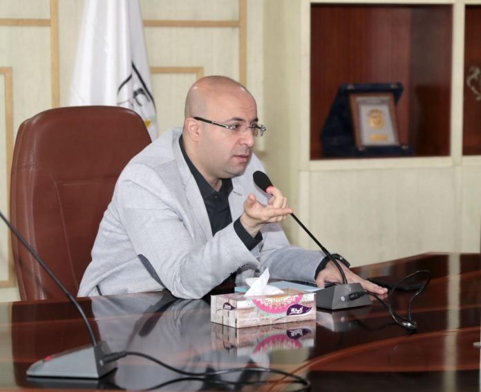 محافظ بني سويف يناقش الموقف المالى والتنفيذي لمشروعات الخطة الاستثمارية للعام الجارى