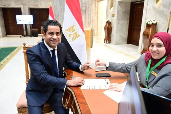 الصحف والمواقع الأخبارية تحتفى بالنائب يوسف الجميل أثناء تسلمه بطاقة عضوية مجلس النواب المصرى